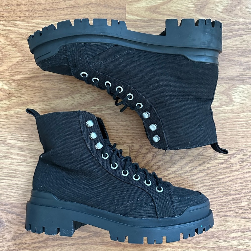 Women’s combat boots size 7,5